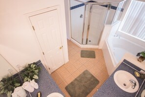 Bathroom - High Gate Park 204 (Davenport)
