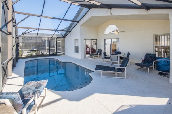 Talo, 4 makuuhuonetta | Sisäuima-allas | Ulkouima-allas