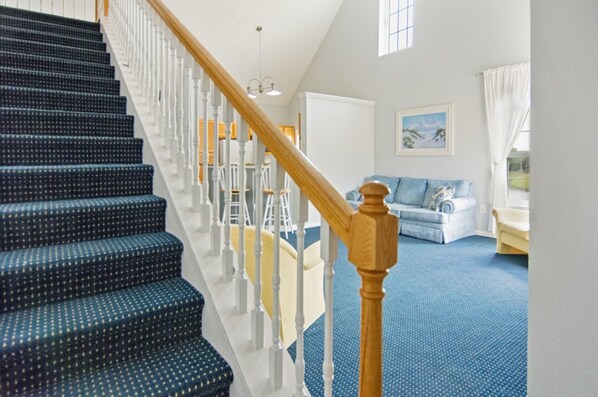 Apartment, 3 Bedrooms | Staircase