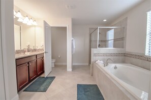 House, 6 Bedrooms | Bathroom