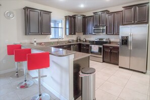 House, 6 Bedrooms | Private kitchen