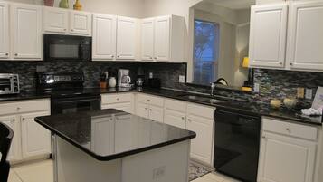 House, Multiple Beds | Private kitchen | Dishwasher, cookware/dishes/utensils