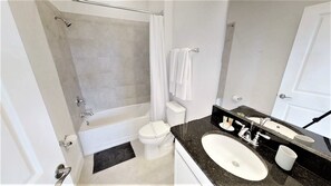 Townhome, 5 Bedrooms | Bilik Mandi | Pengering rambut, tuala disediakan 