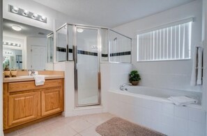 Vila, 5 quartos | Banheiro | Secador de cabelo, toalhas de banho