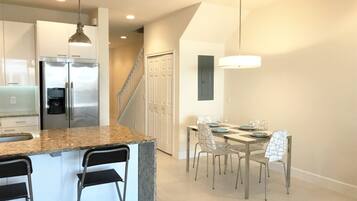 Nhà liên kế, 3 phòng ngủ | Bếp riêng