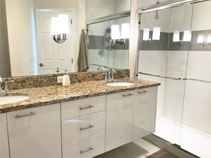 Casa geminada, 3 quartos | Banheiro | Toalhas de banho 