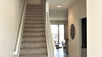 Nhà liên kế, 3 phòng ngủ | Cầu thang