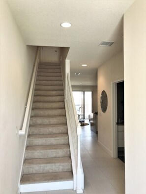 Nhà liên kế, 3 phòng ngủ | Cầu thang