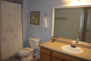 Apartment, 2 Bedrooms | Bathroom