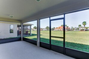 House, 5 Bedrooms | Terrace/patio