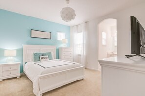 6 bedrooms, free WiFi - Solterra 5229 (Davenport)