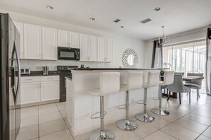 Talo, 6 makuuhuonetta | Ruokailu omassa huoneessa