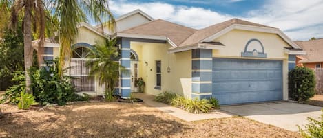 House, 3 Bedrooms | Depan hartanah