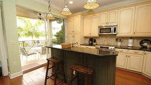 Hus - 4 sovrum | Eget kök | Kylskåp, mikrovågsugn, diskmaskin och brödrost