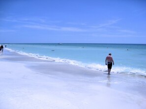 House, 4 Bedrooms | Beach/ocean view - Anna Maria Island 109 (Bradenton Beach)