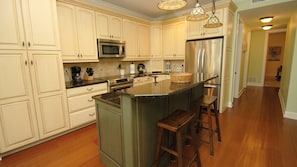 Maison, 4 chambres | Cuisine privée | Réfrigérateur, four à micro-ondes, lave-vaisselle, grille-pain