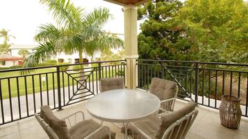 House, 4 Bedrooms | Terrace/patio