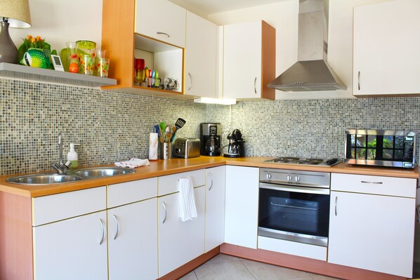 شقة - غرفة نوم واحدة | مطبخ خاص | ميكروويف، فرن، موقد طهي مسطح، غسالة أطباق