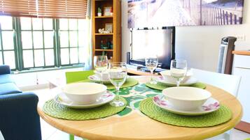 Condo, 1 Bedroom | In-room dining