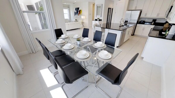 House, 6 Bedrooms | In-room dining