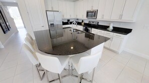 House, 6 Bedrooms | Private kitchen