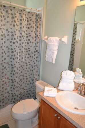 House, 5 Bedrooms | Bathroom