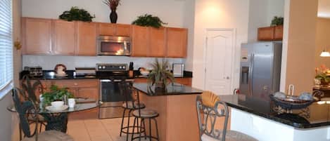 House, 5 Bedrooms | Private kitchen