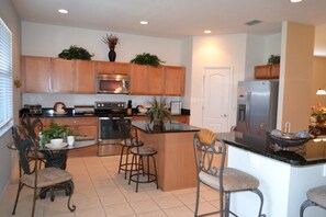 House, 5 Bedrooms | Private kitchen