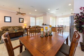 Pientalo, 4 makuuhuonetta | Ruokailu omassa huoneessa