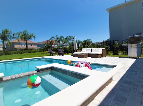 House, 6 Bedrooms | Outdoor pool