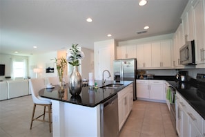 House, 6 Bedrooms | Private kitchen