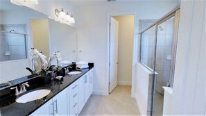Rumah, 6 kamar tidur | Kamar mandi | Pengering rambut dan handuk