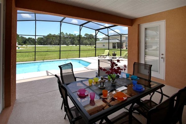 House, 4 Bedrooms | Dining