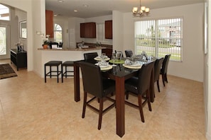 House, 4 Bedrooms | In-room dining