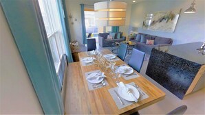In-room dining - The Retreat 1627 (Clermont)