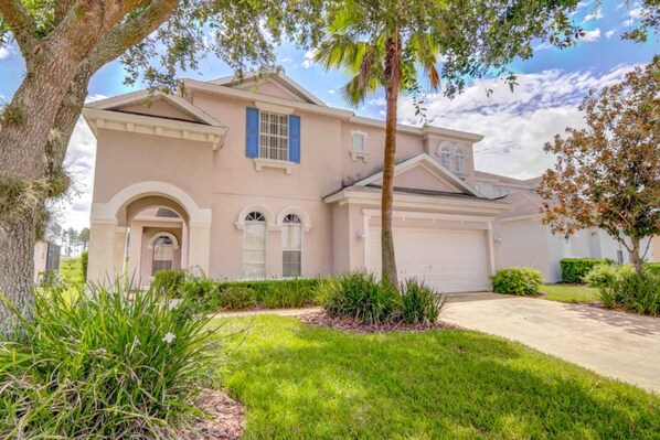 House, 6 Bedrooms | Front of property - Calabay Parc 328 (Davenport)