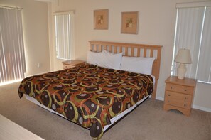4 bedrooms, desk, iron/ironing board, free WiFi - Regal Palms Resort & Spa 2000 (Davenport)
