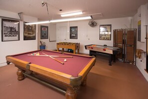 Casa, 4 habitaciones | Sala de juegos