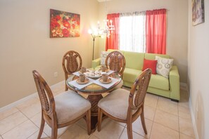 Hus, 4 soverom | Spiseområde på rommet