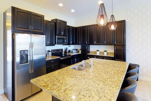 Townhome, 4 Bedrooms | Private kitchen