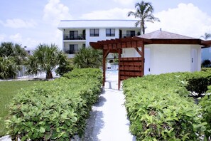 Condo, 2 Bedrooms | Property grounds