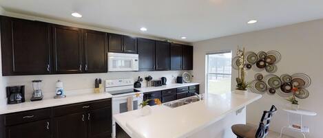 House, 4 Bedrooms | Private kitchen | Dishwasher, cookware/dishes/utensils