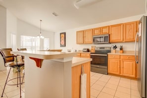 House, 4 Bedrooms | Private kitchenette