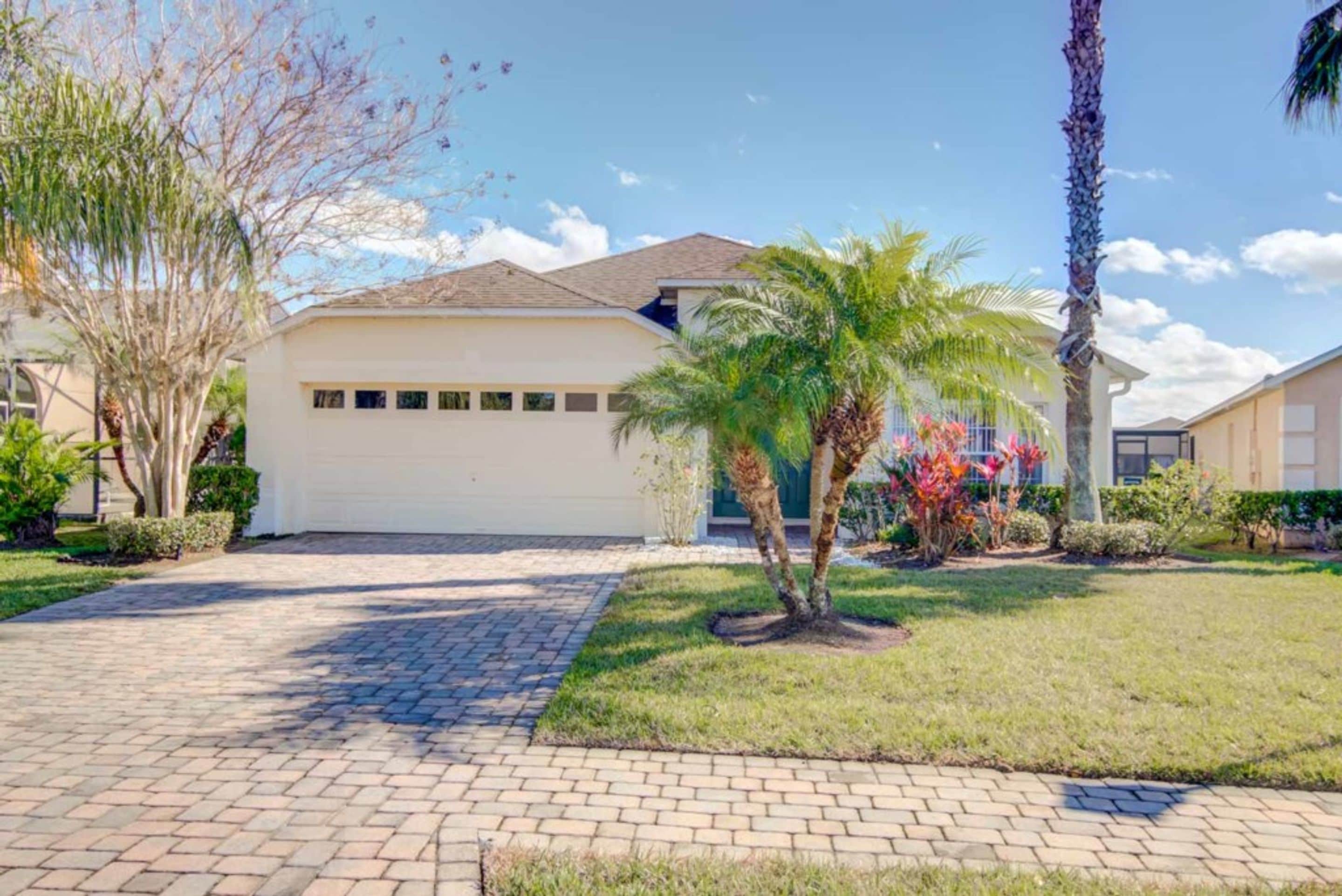 House, 4 Bedrooms | Front of property