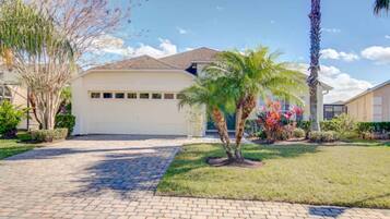 House, 4 Bedrooms | Front of property