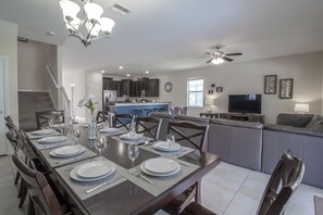 House, Multiple Beds | In-room dining