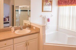 House, 4 Bedrooms | Bathroom | Hair dryer, towels - High Gate Park 346 (Davenport)