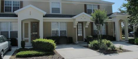 Townhouse, 3 kamar tidur | Bagian depan properti