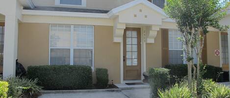 Townhome, 3 Bedrooms | Front of property