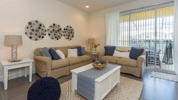 Nhà liên kế, 3 phòng ngủ | Khu phòng khách | TV